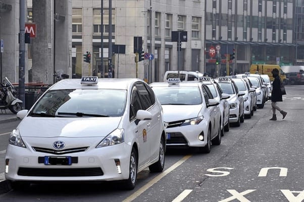 Shared vs. Private Taxi to Manchester Airport: Which is Right for You?